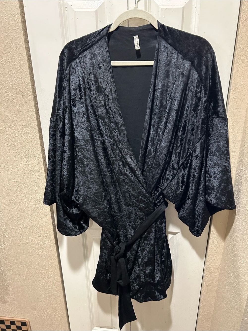 Free People Intimately Right About This Solid Black Velvet Kimono Robe,Large - Picture 6 of 8